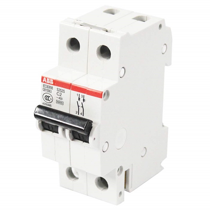 difference between isolator and circuit breaker