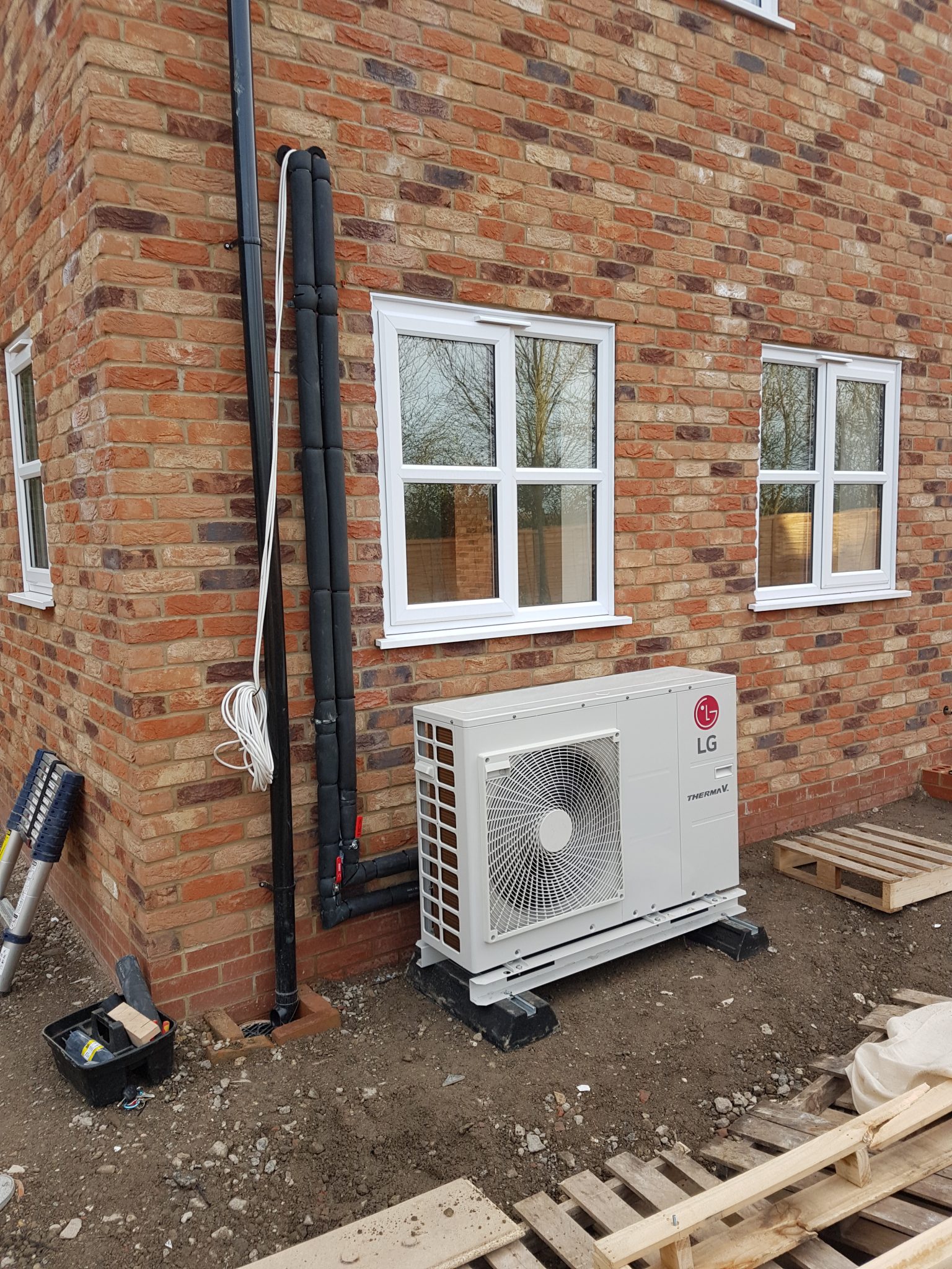 Installing an Air Source Heat Pump: a Step by Step Guide | Linquip