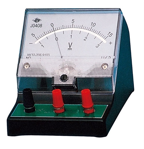 difference between potentiometer and voltmeter