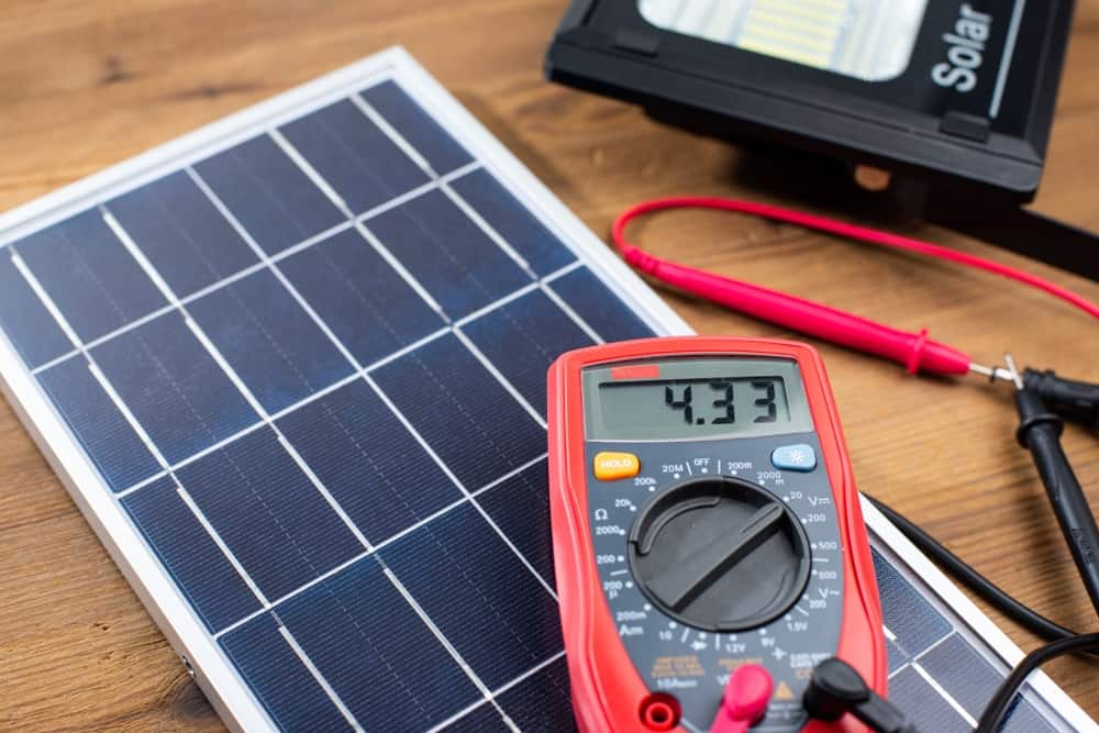 How to Check Solar Panel Output