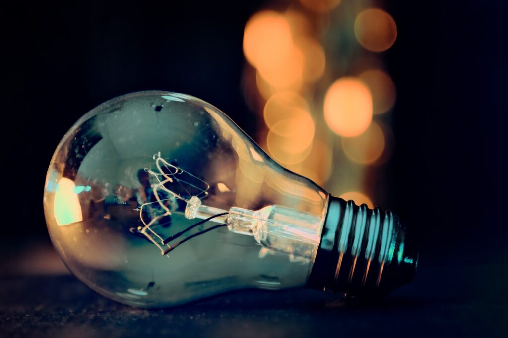 light bulb 3535435 1280