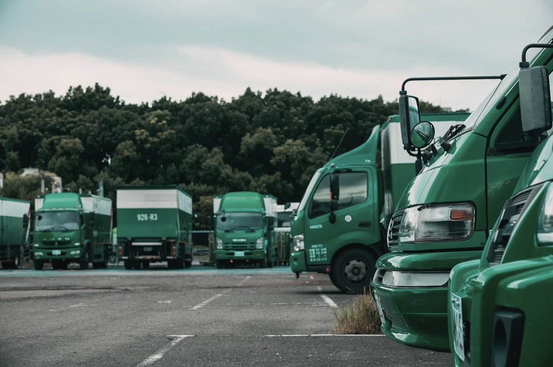 The Cost-Effective Benefits of Using Diesel in Your Fleet Operations 1 https://unsplash.com/photos/green-truck-on-the-road-during-daytime-hNrOLiIBP3A