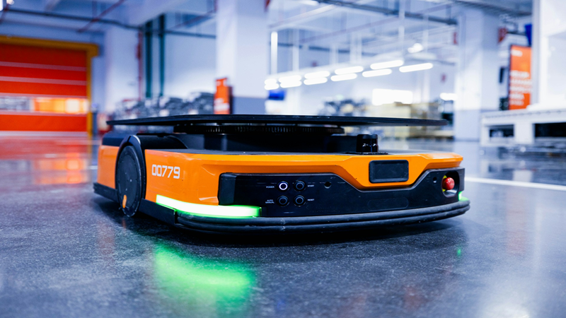 What 3PLs Need to Know About the Future of Autonomous Material Handling 2 An example of autonomous material handling equipment. Photo Credit: Homa Appliances on Unsplash