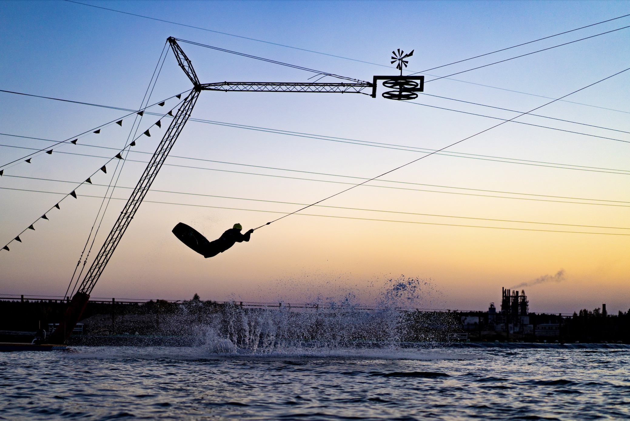 overcoming-soft-ground-how-to-select-aerial-lifts-for-a-coastal-terrain
