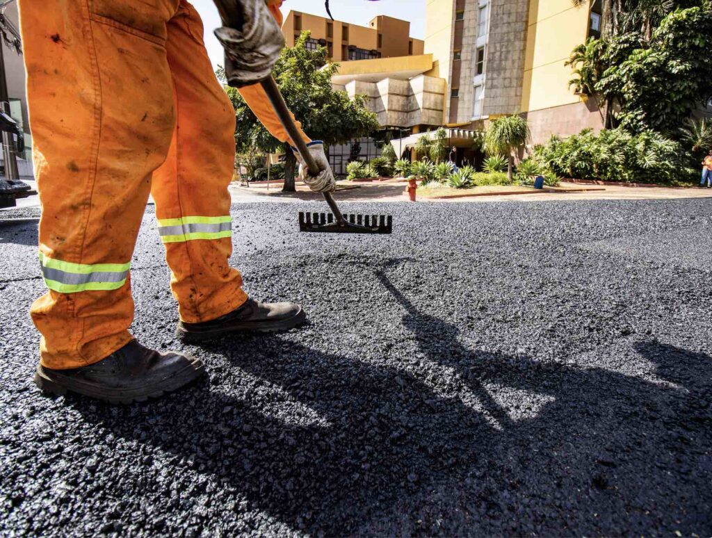 Benefits of Asphalt Paving & Sealcoating for Long-Term Durability 2 Screenshot 1405 04 05 at 19.28.08 Asphalt paving