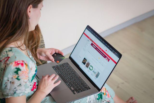 Conversion Secrets: How to Turn Casual Website Visitors into Buyers? 2 pexels marcial comeron 177639337 11952304 conversion secrets